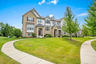 156 Sype Dr, Carol Stream, IL 60188 - Photo 1