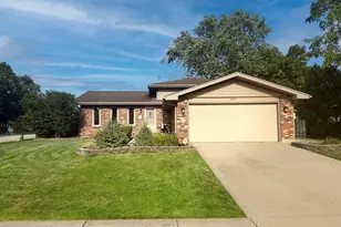 3851 N Galena Ct, Arlington Heights, IL 60004 - Photo 1