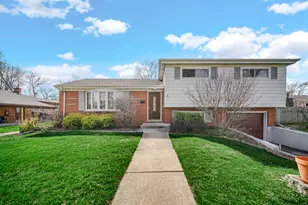 136 N School St, Addison, IL 60101 - Photo 1