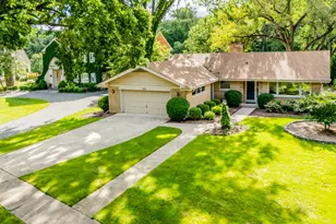 638 N Edgewood Ave, La Grange Park, IL 60526 - Photo 1