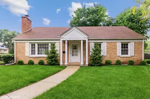 402 Berry Rd, Barrington, IL 60010 - Photo 1