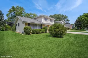 1922 E Hopi Ln, Mount Prospect, IL 60056 - Photo 1