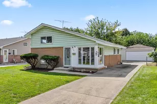 702 N Pine St, Mount Prospect, IL 60056 - Photo 1