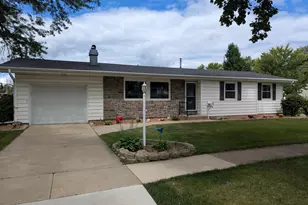 1636 N Ridge Dr, Freeport, IL 61032 - Photo 1