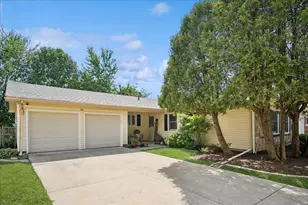 921 Bernard Dr, Buffalo Grove, IL 60089 - Photo 1