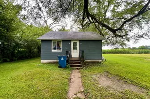 370 N 1st St, Sheldon, IL 60966 - Photo 1