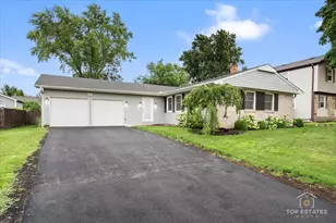 957 Country Ln, Buffalo Grove, IL 60089 - Photo 1