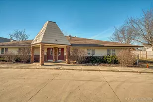 1030 Summerfield Dr, Roselle, IL 60172 - Photo 1