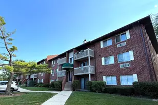 840 N Lakeside Dr, Vernon Hills, IL 60061 - Photo 1
