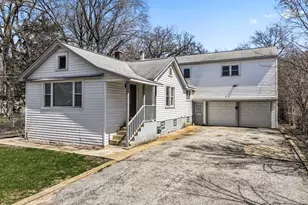 2916 Oakwood Ave, McHenry, IL 60051 - Photo 1