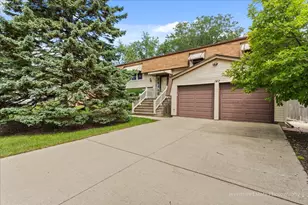 140 Springhill Dr, Bolingbrook, IL 60440 - Photo 1