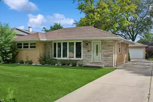 1035 N Dee Rd, Park Ridge, IL 60068 - Photo 1