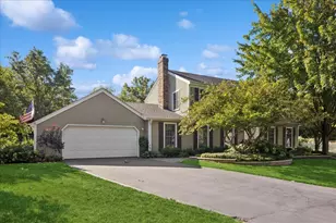 415 Hamilton Dr, Wheaton, IL 60189 - Photo 1