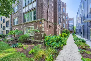 1529 W Estes Ave, Chicago, IL 60626 - Photo 1