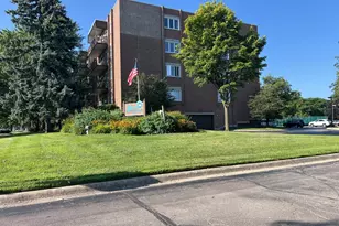 8101 W Courte Dr, Niles, IL 60714 - Photo 1