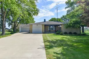 1542 E 18th Rd, Streator, IL 61364 - Photo 1