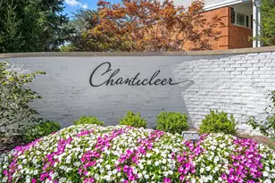 902 Chanticleer Ln, Hinsdale, IL 60521 - Photo 1