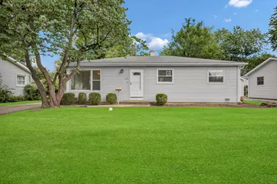 625 N Emerald Avenue, Mundelein, IL 60060 - Photo 1