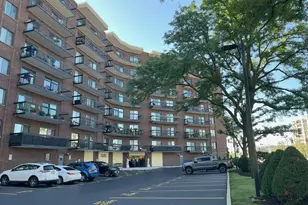 711 S River Rd, Des Plaines, IL 60016 - Photo 1