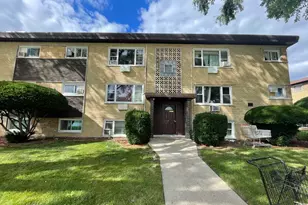 126 W Elizabeth Dr, Addison, IL 60101 - Photo 1