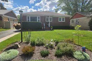 835 McKinley Ave, Mundelein, IL 60060 - Photo 1