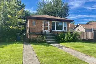 5733 W 83rd Pl, Burbank, IL 60459 - Photo 1