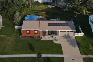 421 N Braintree Dr, Schaumburg, IL 60194 - Photo 1