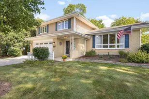 421 Summit Dr, Schaumburg, IL 60193 - Photo 1