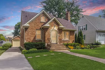 315 N Commonwealth Avenue, Elgin, IL 60123 - Photo 1