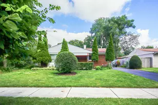 295 E Dennis Rd, Wheeling, IL 60090 - Photo 1