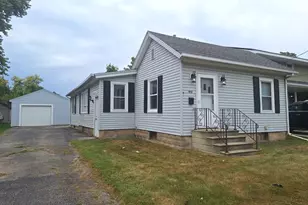 1913 Columbus St, Ottawa, IL 61350 - Photo 1