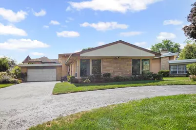 703 W Manawa Trail, Mount Prospect, IL 60056 - Photo 1