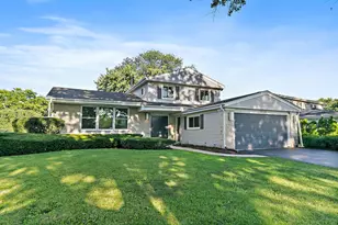 1810 E Boulder Dr, Mount Prospect, IL 60056 - Photo 1