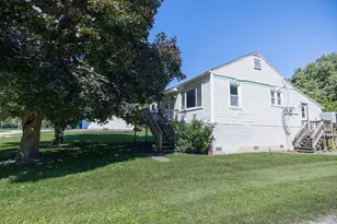 414 E Hickory St, Watseka, IL 60970 - Photo 1