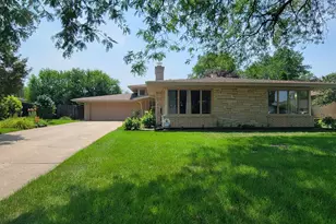 6715 W Wyandot Dr, Palos Heights, IL 60463 - Photo 1