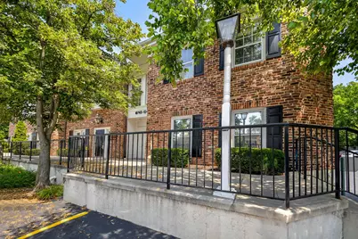 610 W Roosevelt Road #D2, Wheaton, IL 60187 - Photo 1