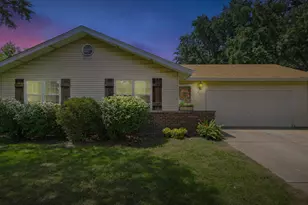 202 Larchwood Ln, North Aurora, IL 60542 - Photo 1