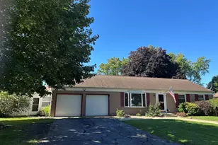 10 Oakwood Dr, Pontiac, IL 61764 - Photo 1