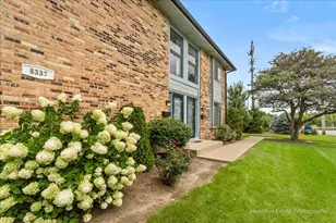 8337 Portsmouth Dr, Darien, IL 60561 - Photo 1