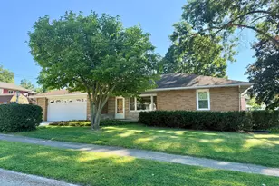 922 Beech Dr, Dixon, IL 61021 - Photo 1