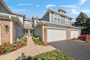 130 Tanglewood Dr, Glen Ellyn, IL 60137 - Photo 1