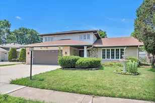 10408 S Alta Dr, Palos Hills, IL 60465 - Photo 1