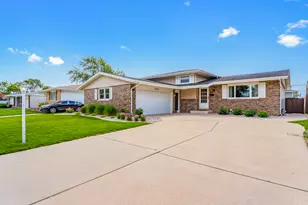 2925 193rd St, Lansing, IL 60438 - Photo 1