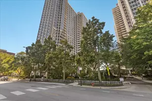 4250 N Marine Dr, Chicago, IL 60613 - Photo 1