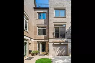 2722 N Southport Ave, Chicago, IL 60614 - Photo 1