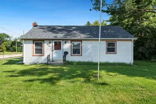 821 W Perry St, Belvidere, IL 61008 - Photo 1