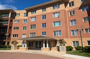 720 Creekside Dr, Mount Prospect, IL 60056 - Photo 1