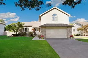 9312 S 77th Ct, Hickory Hills, IL 60457 - Photo 1