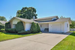 319 W Edson Pl, Lombard, IL 60148 - Photo 1