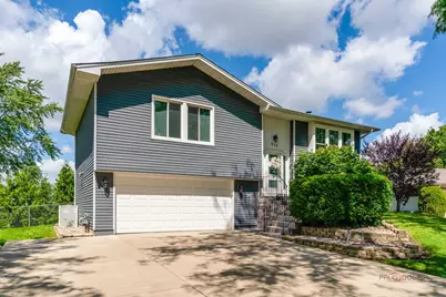 820 Quincy Drive, Roselle, IL 60172 - Photo 1